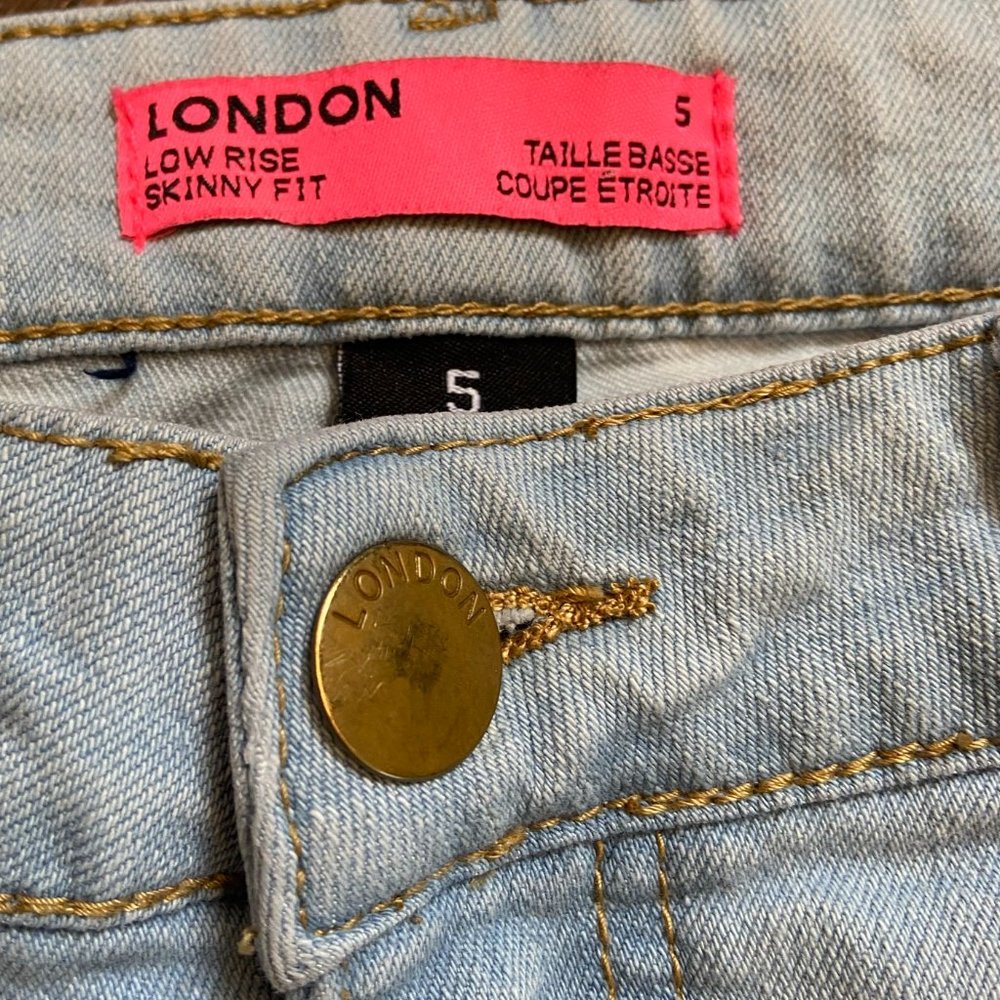 London Low Rise Skinny Fit - Light Wash - Size 5 - Picture 5 of 8